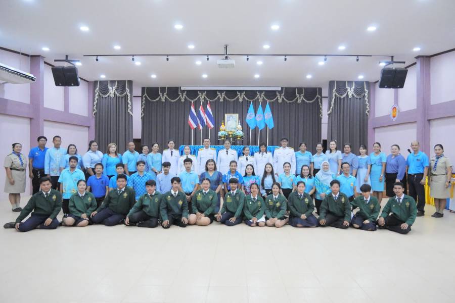 วางพานพุ่มถวายราชสักการะ เนื่องในวันคล้ายวันพระราชสมภพของสมเด็จพระนางเจ้าสิริกิติ์ พระบรมราชินีนาถ พระบรมราชชนนีพันปีหลวง 