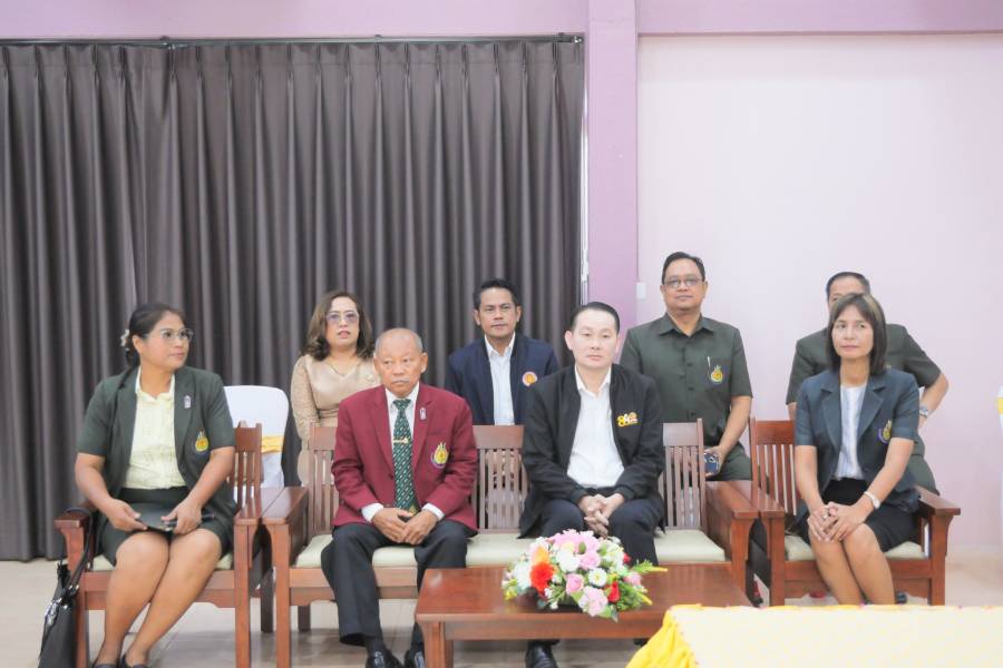 รองเลขาธิการคณะกรรมการการอาชีวศึกษา นายณรงค์ชัย เจริญรุจิทรัพย์ และ ที่ปรึกษาด้านอาชีวศึกษาเกษตรและประมง ดร.ปรีชา เวชศาสตร์ เข้าร่วมประชุมเพื่อมอบนโยบาย และ ให้กำลังใจ แก่คณะผู้บริหาร ครู และบุคลากรวิทยาลัยเกษตรและเทคโนโลยีกระบี่ 